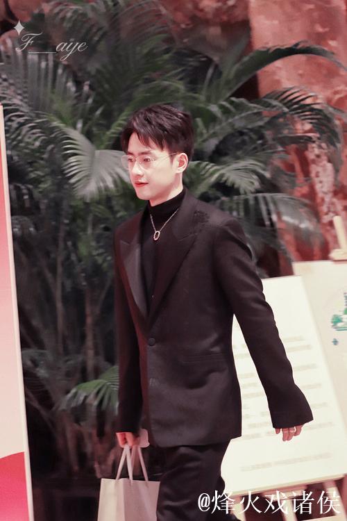 王昶因最佳着装奖引发热议 王昶因最佳着装奖引发热议